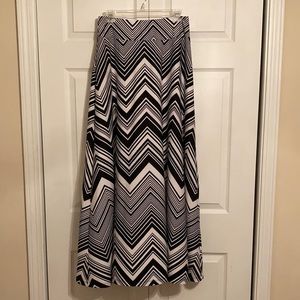 STUDIO - Black and White Striped Skirt